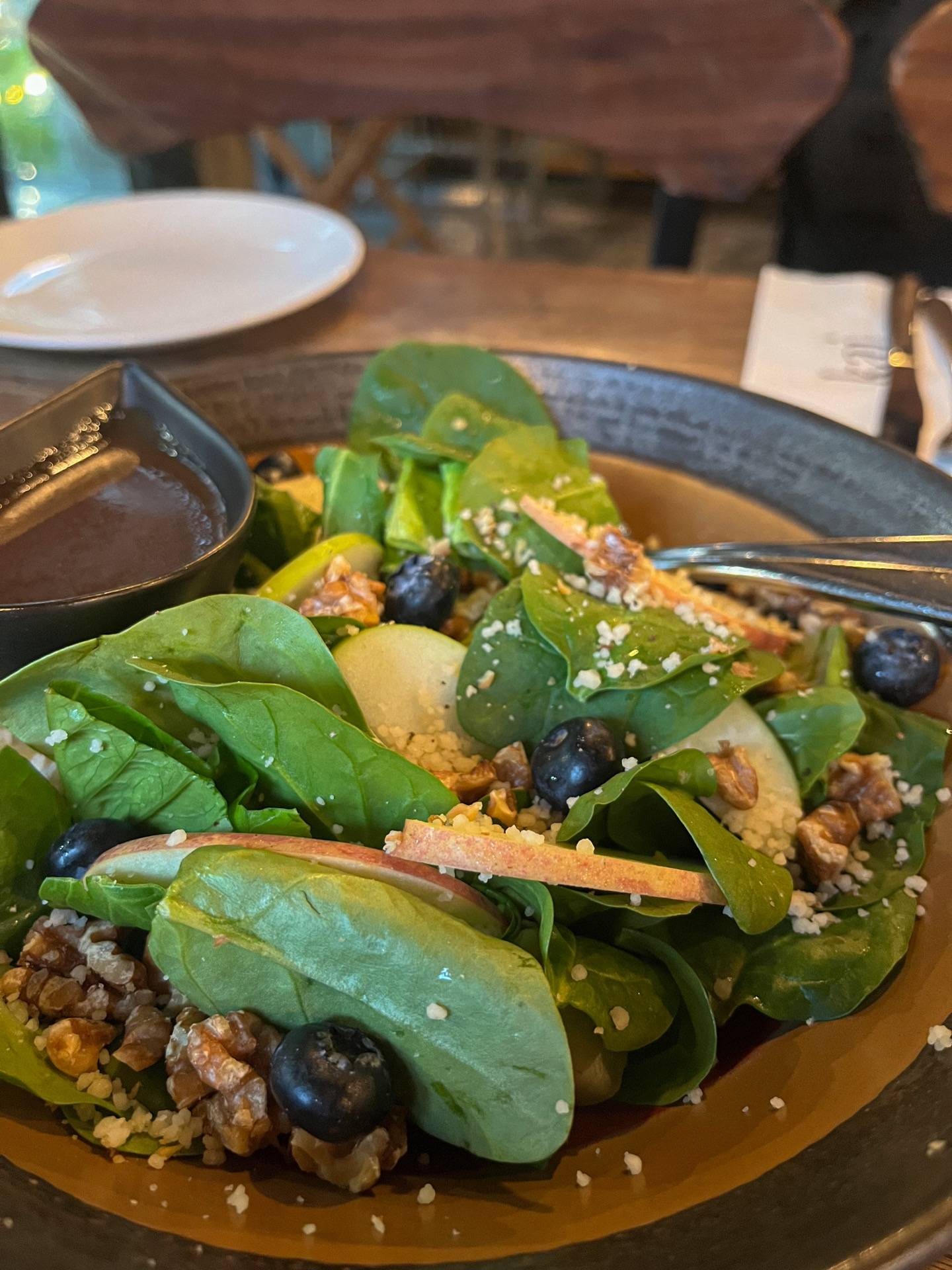 Blueberry Apple Walnut Salad ร้าน Kai New Zealand