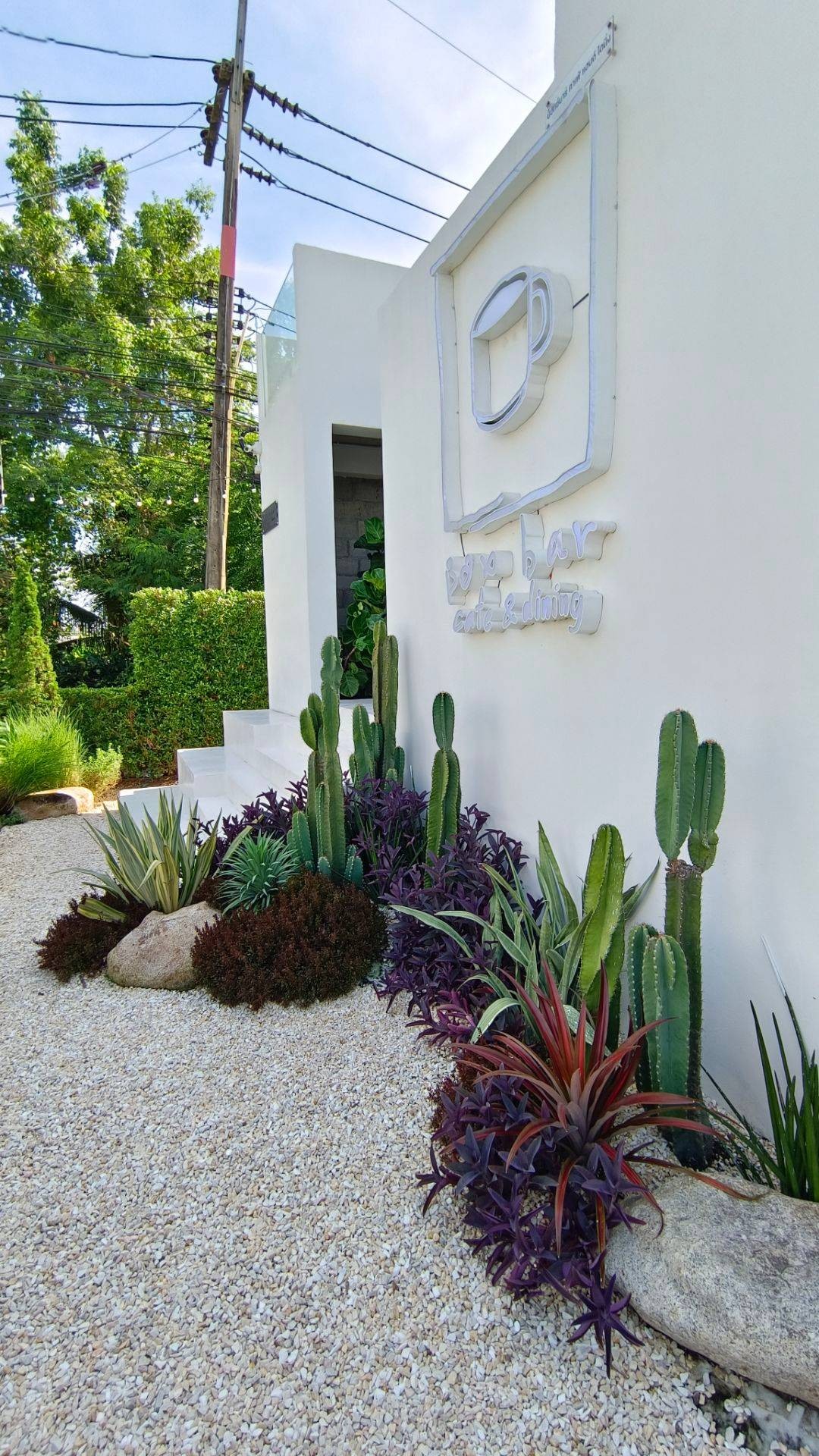 รีวิว Box Bar Cafe & Dining กลางวันเป็นคาเฟ่ กลางคืนเป็นร้านฟังเพลง