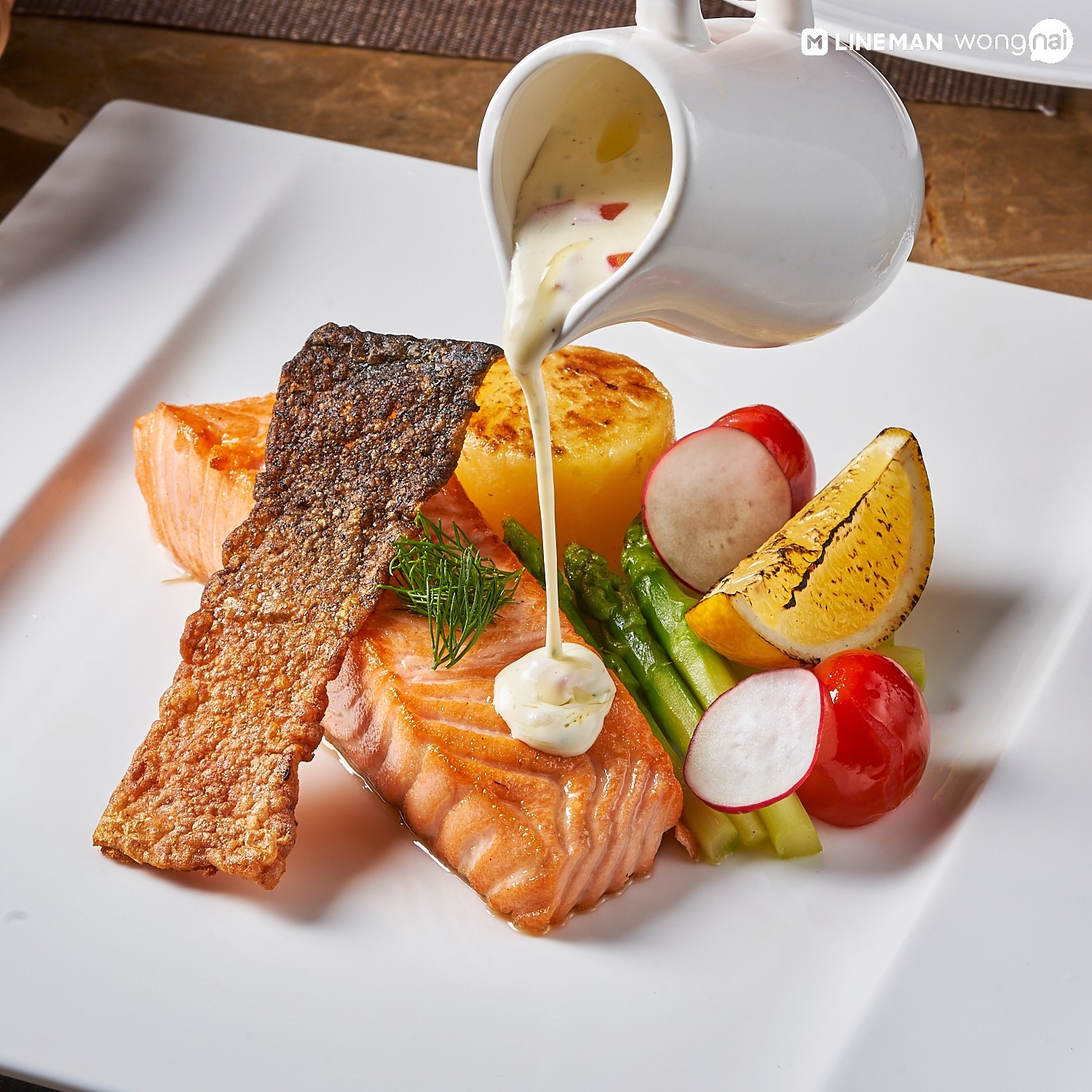 ดีลส่วนลดพิเศษร้าน Ross Kitchen at Akara Bangkok ลิ้มลองรสชาติชุดอาหาร