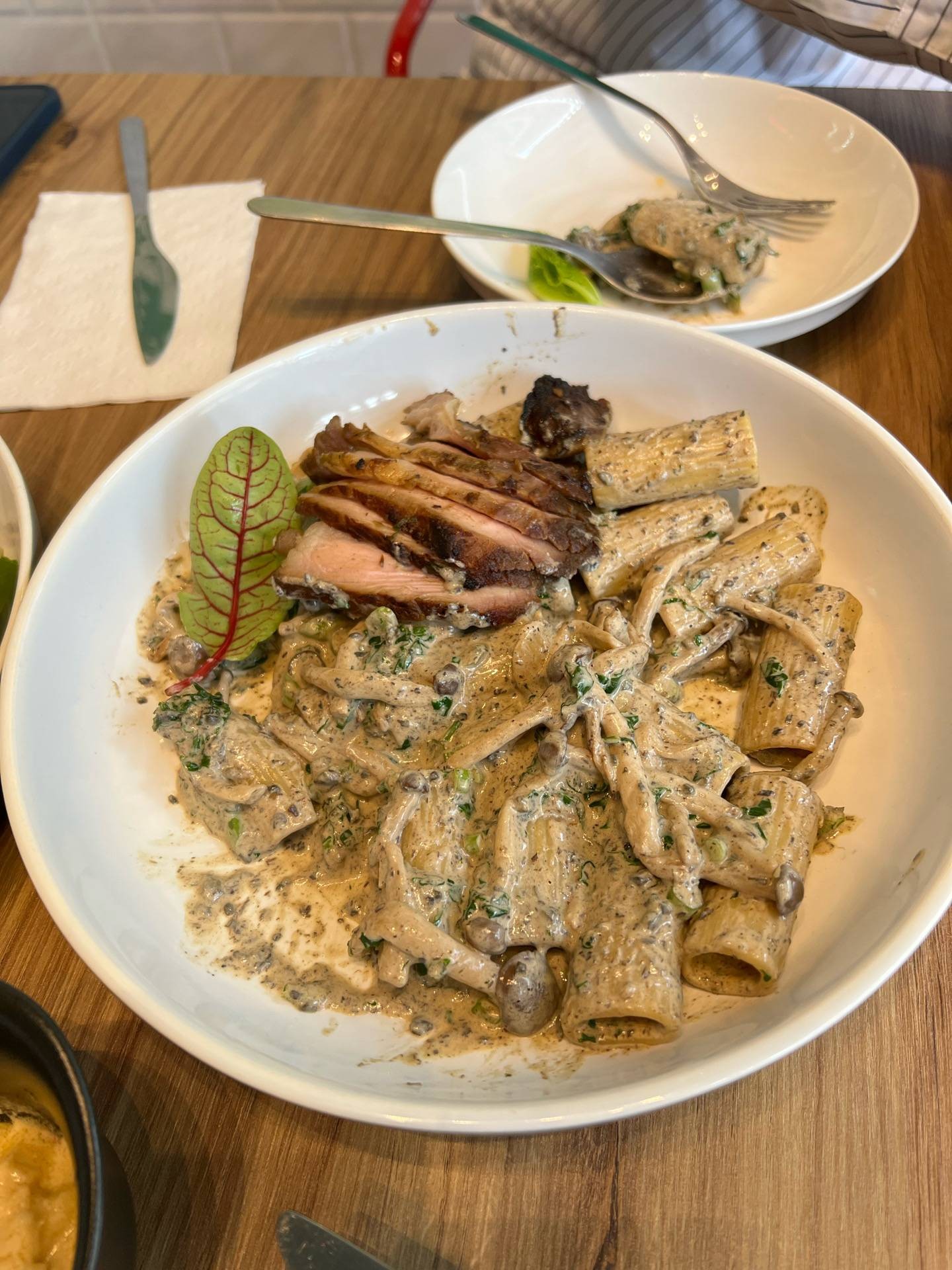 Rigatoni Kale and Shimeji in Truffle Cream Sauce ร้าน Matti’s แม็ตตี้ Organic.Farm.Food เมือง