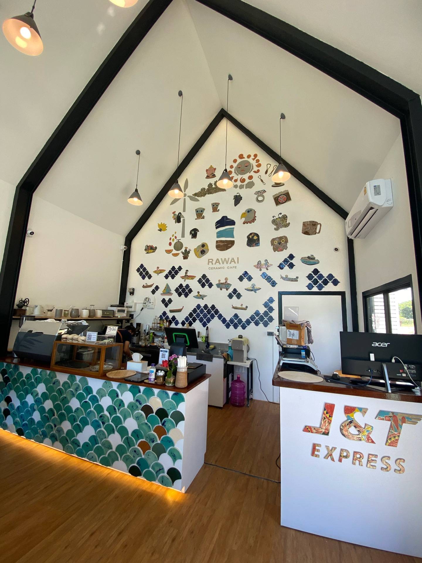 รีวิว Rawai Ceramic Cafe คาเฟ่งานปั้นสนุกๆกับขนมอร่อย