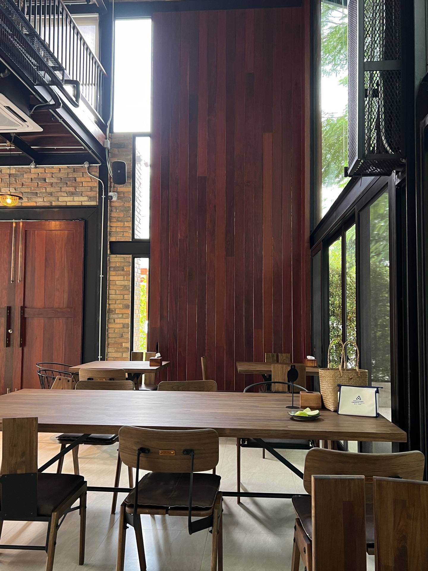 360-hours-cafe-bar