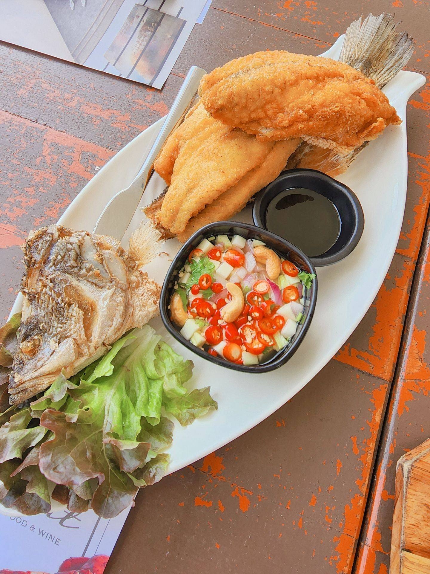 ปลากระพงทอดน้ำปลา ร้าน Sea Salt Bangpra Wongnai