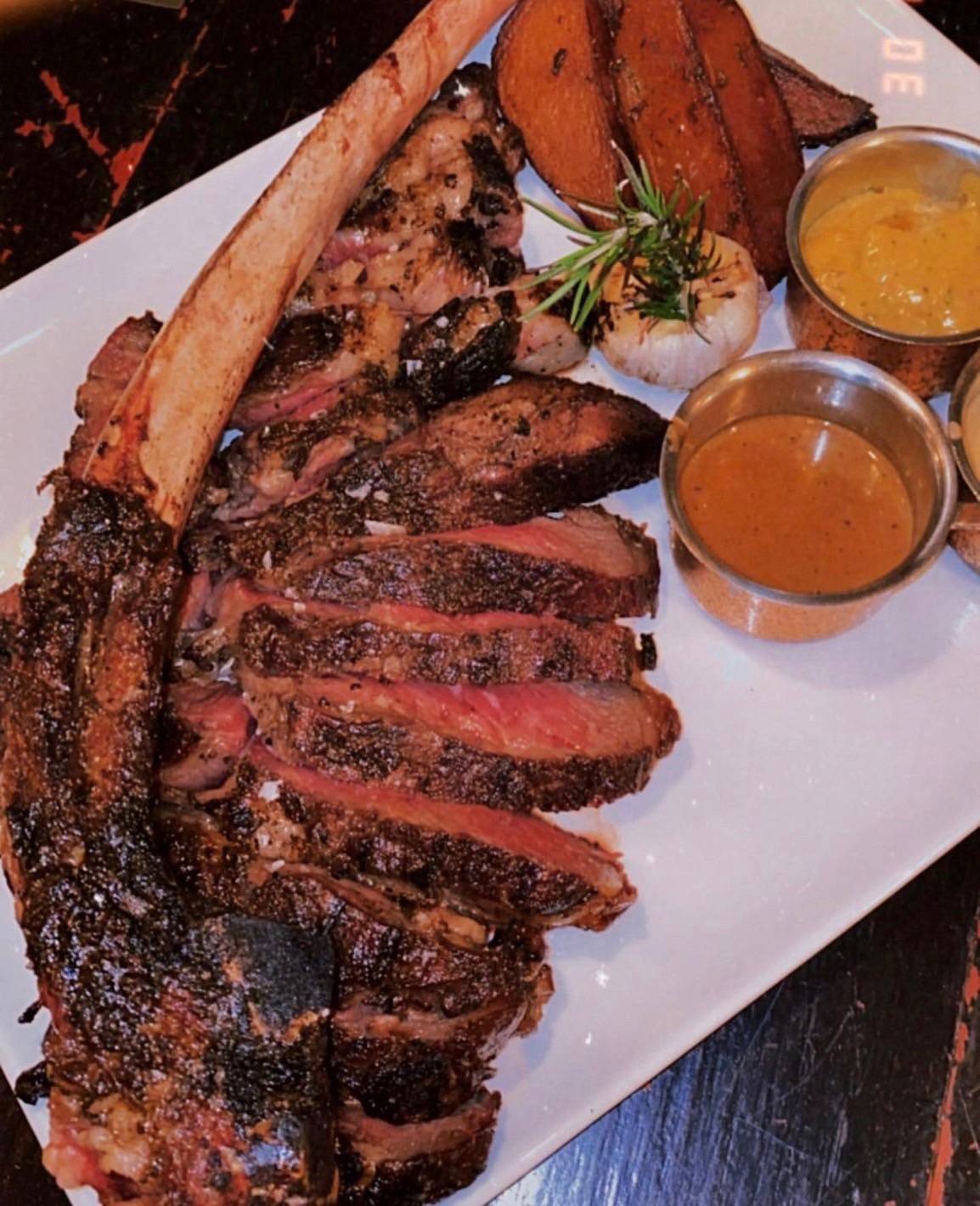 รีวิว Scarlett Wine Bar & Restaurant โรงแรมพูลแมน จี สีลม ห้องอาหาร