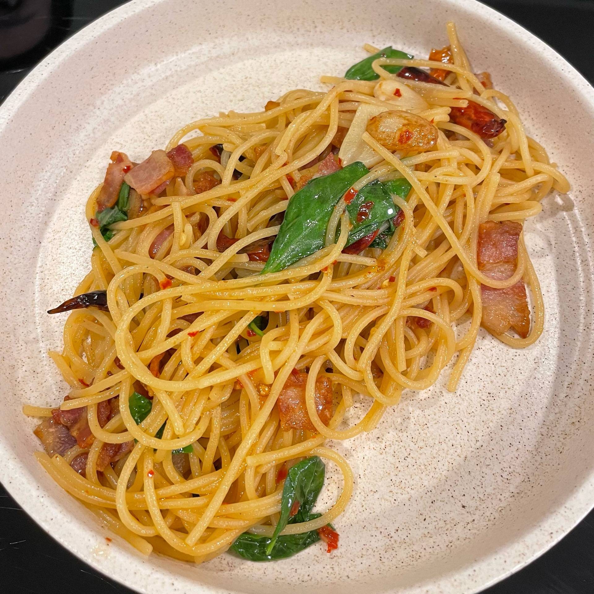 Bacon Pasta Aglio e Olio ร้าน FLIP.BKK นิชดาธานี