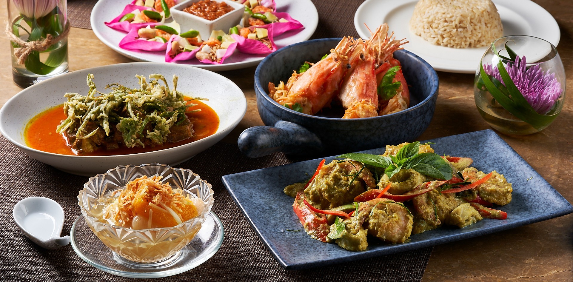 ดีลส่วนลดพิเศษร้าน Ross Kitchen at Akara Bangkok ชุดอาหารไทยดั้งเดิม