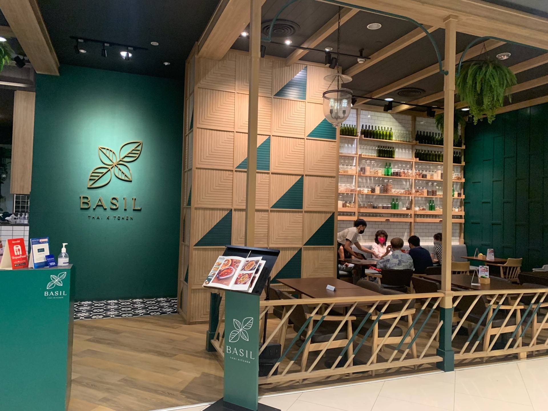 รีวิว Basil Thai Kitchen RIVERSIDE PLAZA ร้านมุมตึก riverside