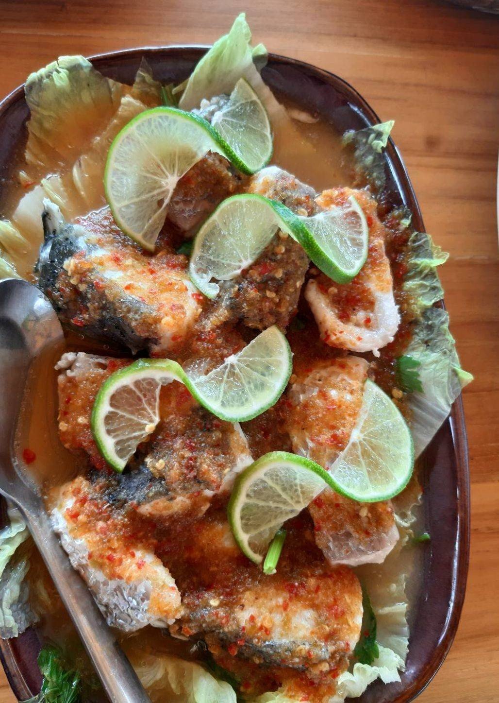 ปลากระพงนึ่งมะนาว ร้าน Seaman cafe & seafood