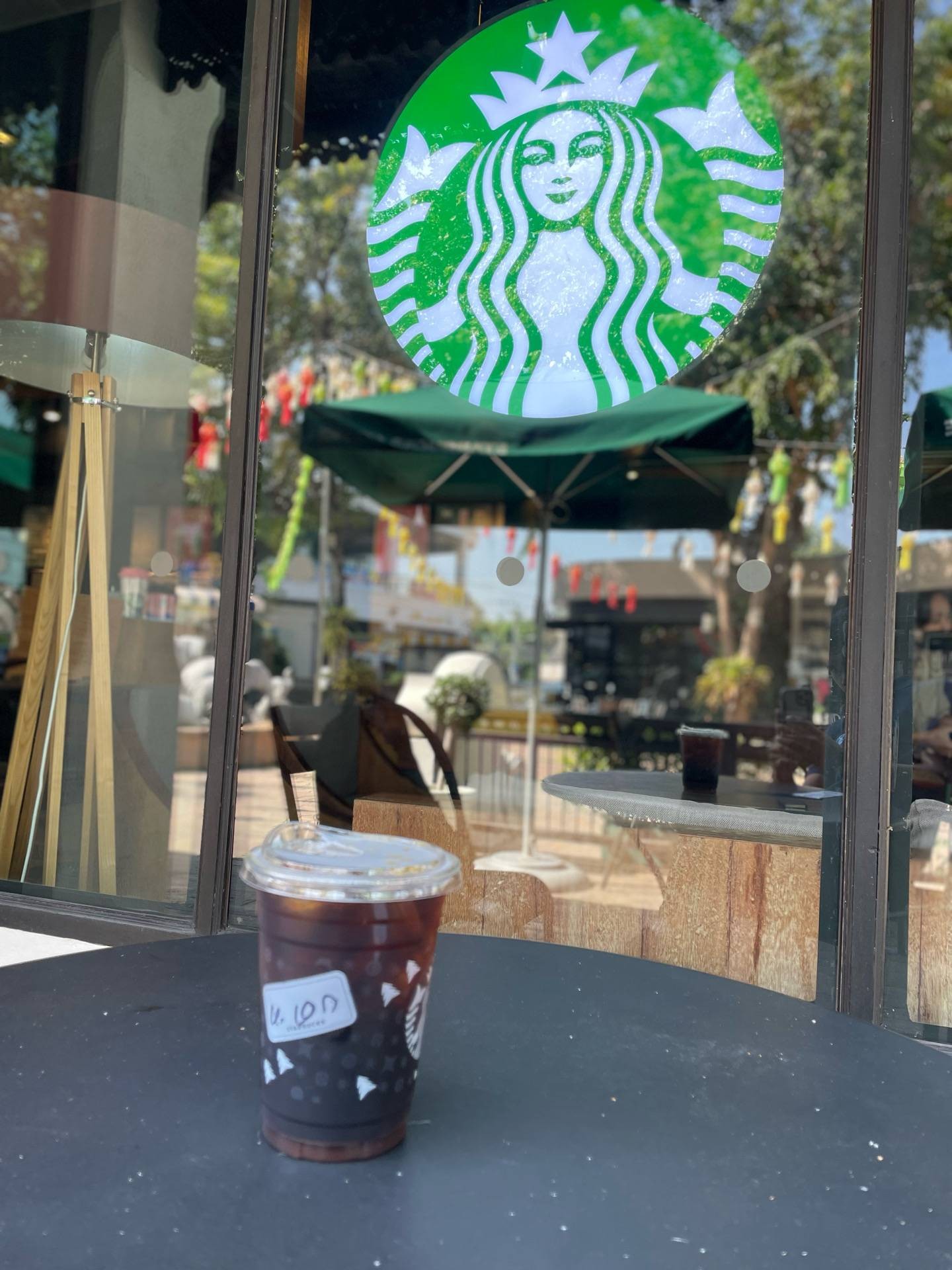 รีวิว Starbucks กาดฝรั่ง วิลเลจ สาขานี้ มีพื้นที่เยอะ มี Cold Brew