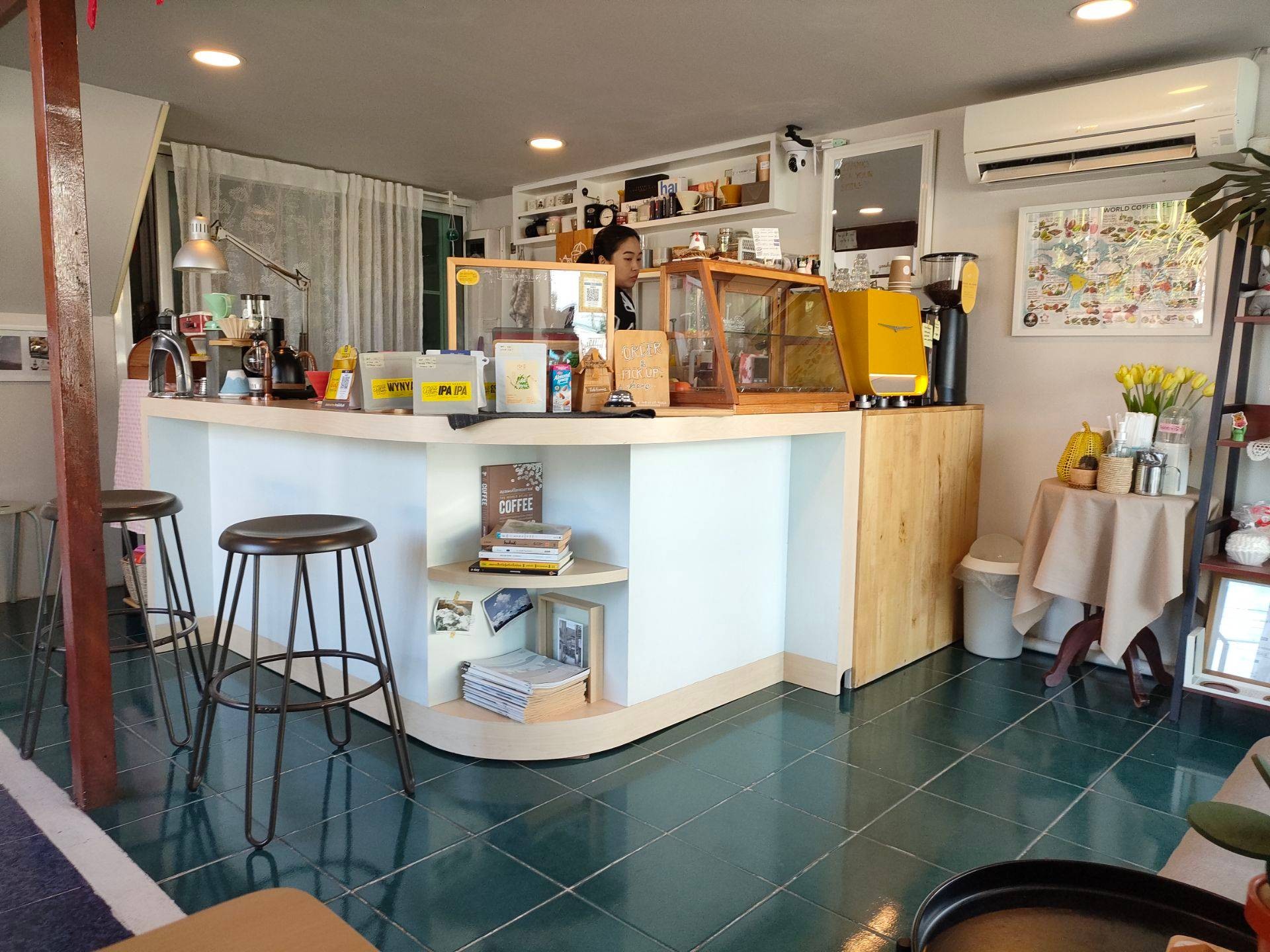 รีวิว Gradrip Bardrip Coffee คาเฟ่เล็กๆ แนวสโลว์บาร์ กาแฟ+เค้กดี