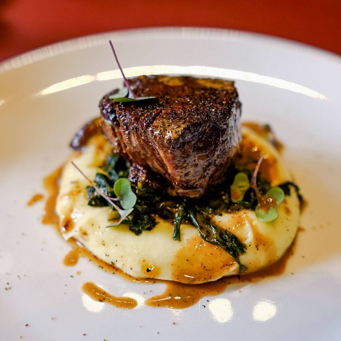 ANGUS BEEF TENDERLOIN AU POIVRE ร้าน Vinifera