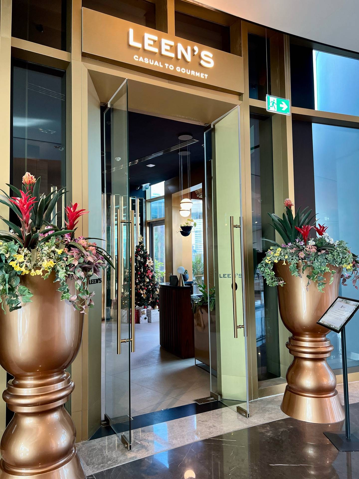 รีวิว Leen's Emirates Towers - วิวตึก Future Museum อาหารอร่อย พร้อม