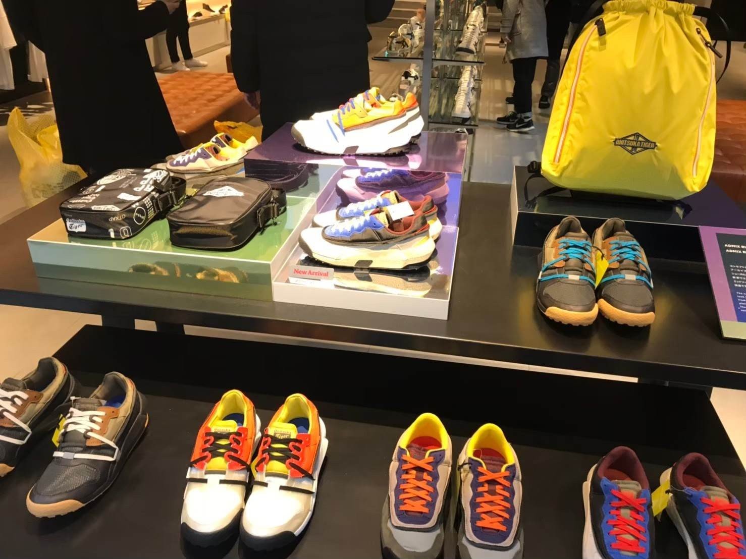 onitsuka tiger shinsaibashi