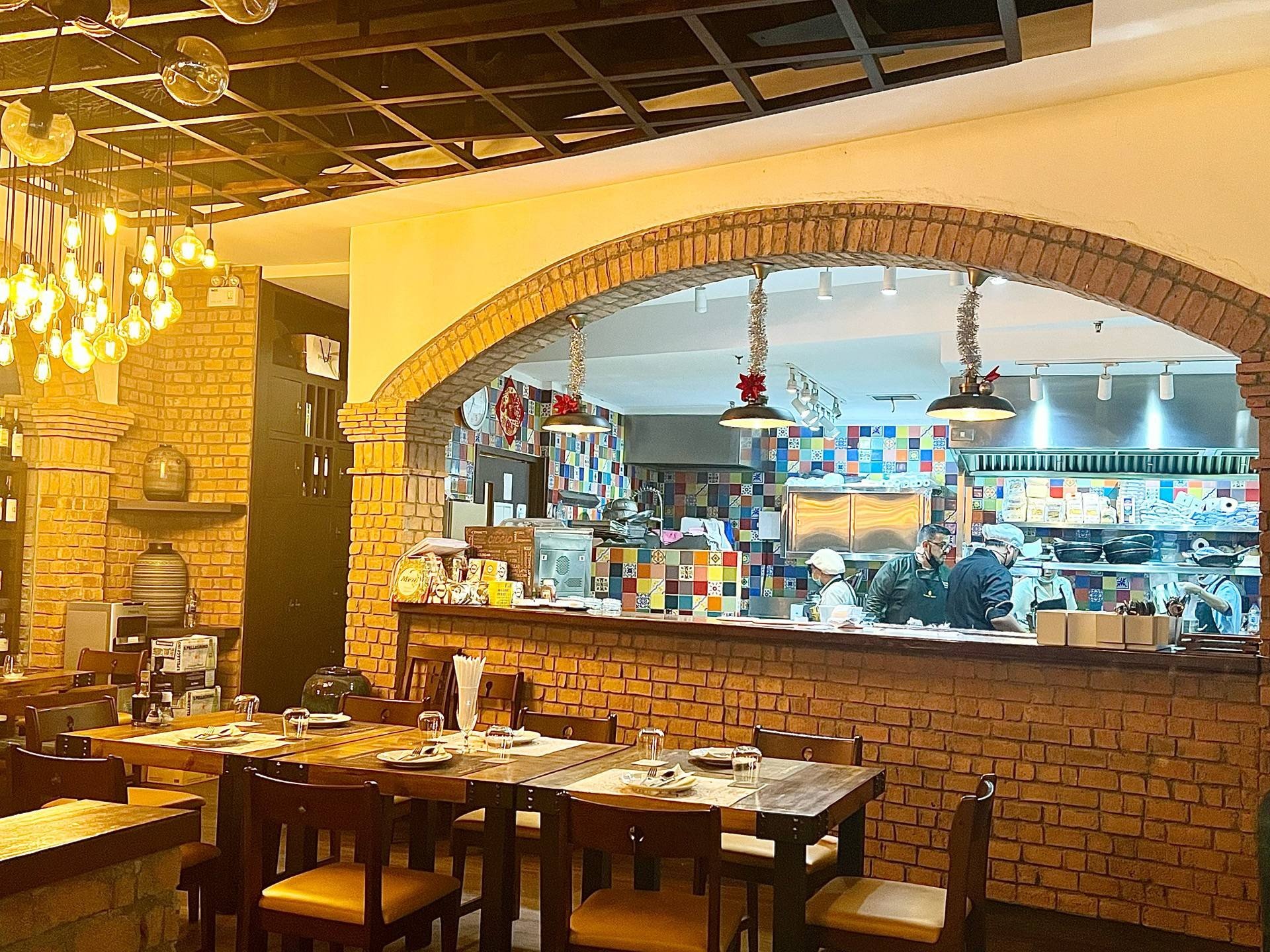 รีวิว Ciccio Wine Cellar & Bistro หลากหลายเมนูอาหารอิตาเลียน สำหรับ