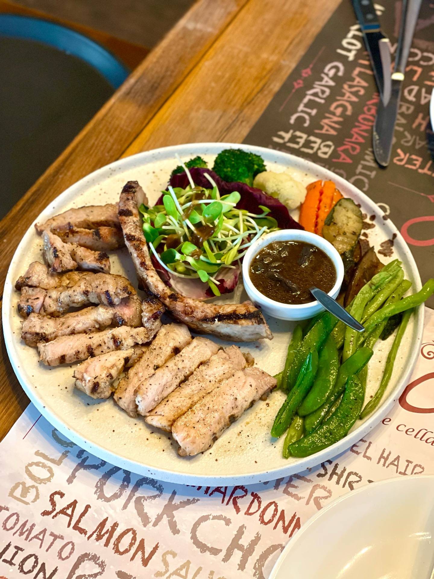 รีวิว Ciccio Wine Cellar & Bistro พนักงานบริการดีเอาใจใส่ แป้งพิซซ่า