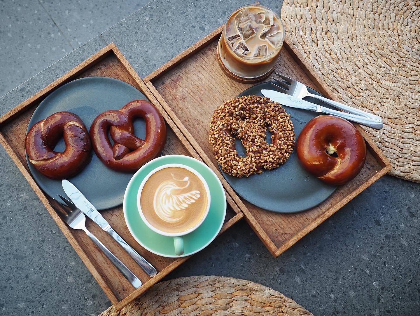 รีวิว BLOOM PRETZEL & COFFEE พัฒนาการ คาเฟ่ Pretzel เครือเดียวกับ