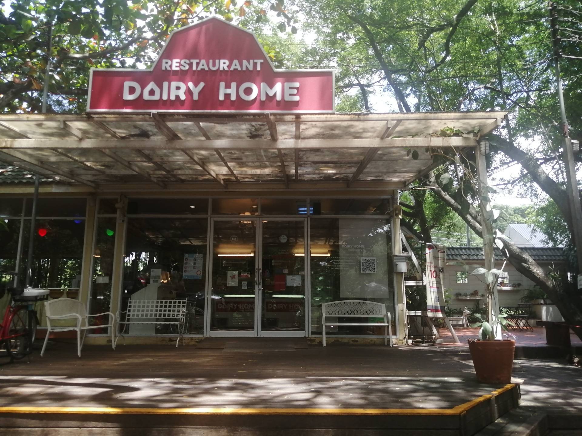 รีวิว Dairy Home ร้านไอศกรีมโฮมเมดเย็นชื่นใจย่านปากช่อง จังหวัด