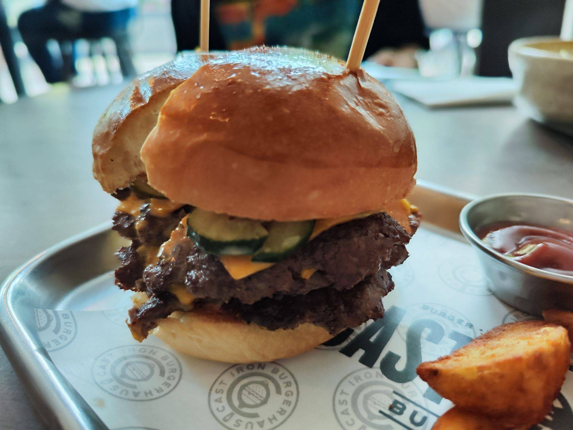 รูป Cast Iron Burgerhaus