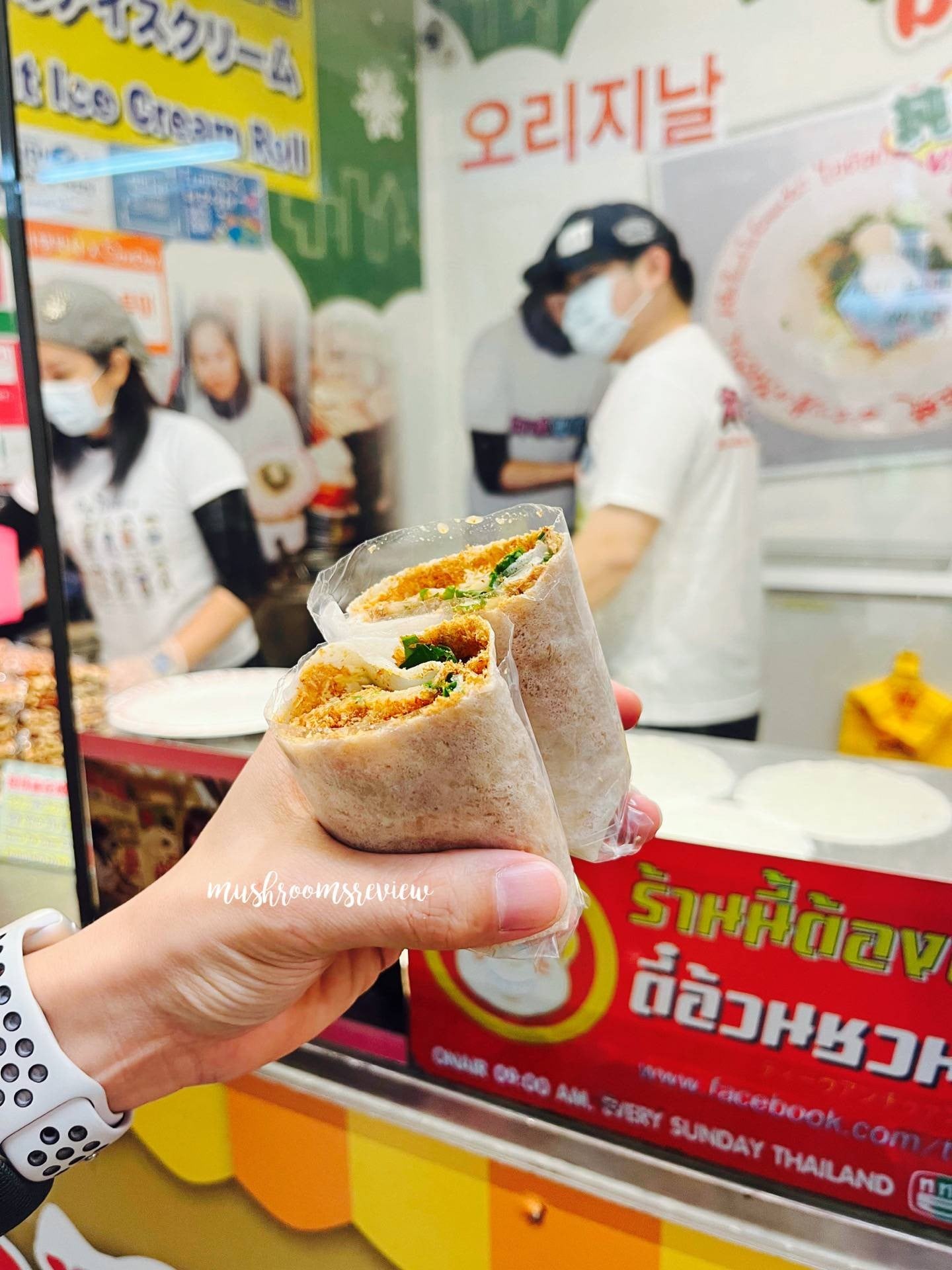 รีวิว A Zhu Peanut Ice Cream Roll - ไอติมถั่วตัดผักชี