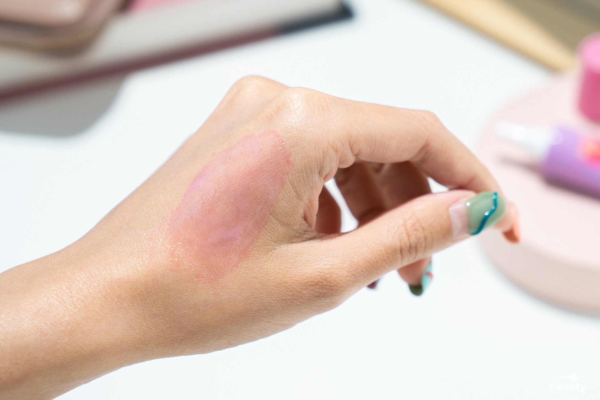 ใหม่! ลิปแก้ปากดำ 2in1 บำรุงปากน่าจุ๊บ ทาจุกอมชมพู By DEBUTE