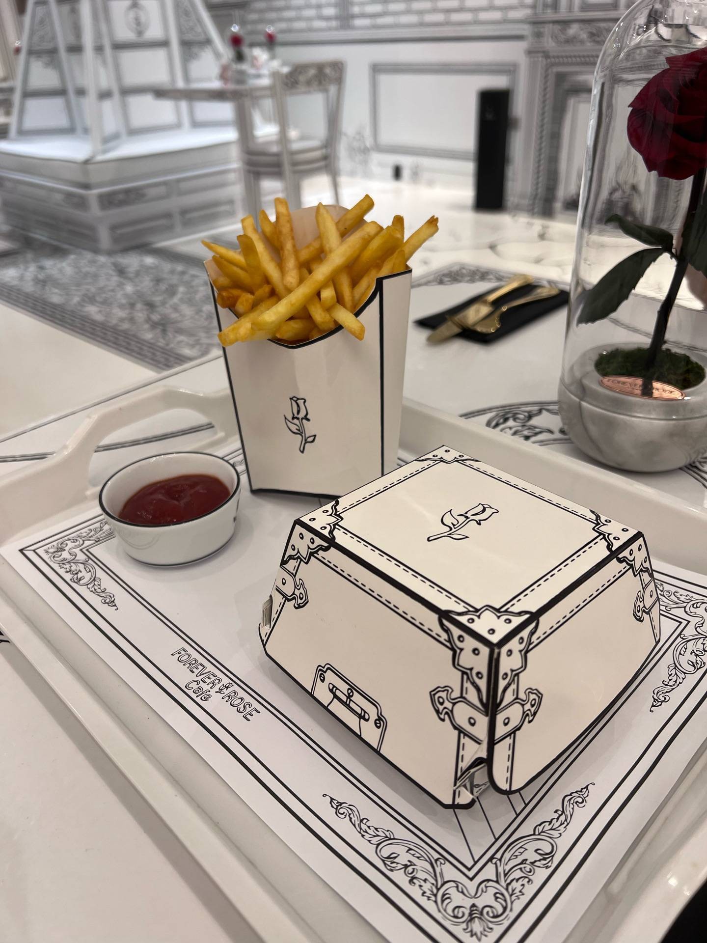 ร้าน Forever Rose Cafe Abu Dhabi รีวิวร้านอาหาร