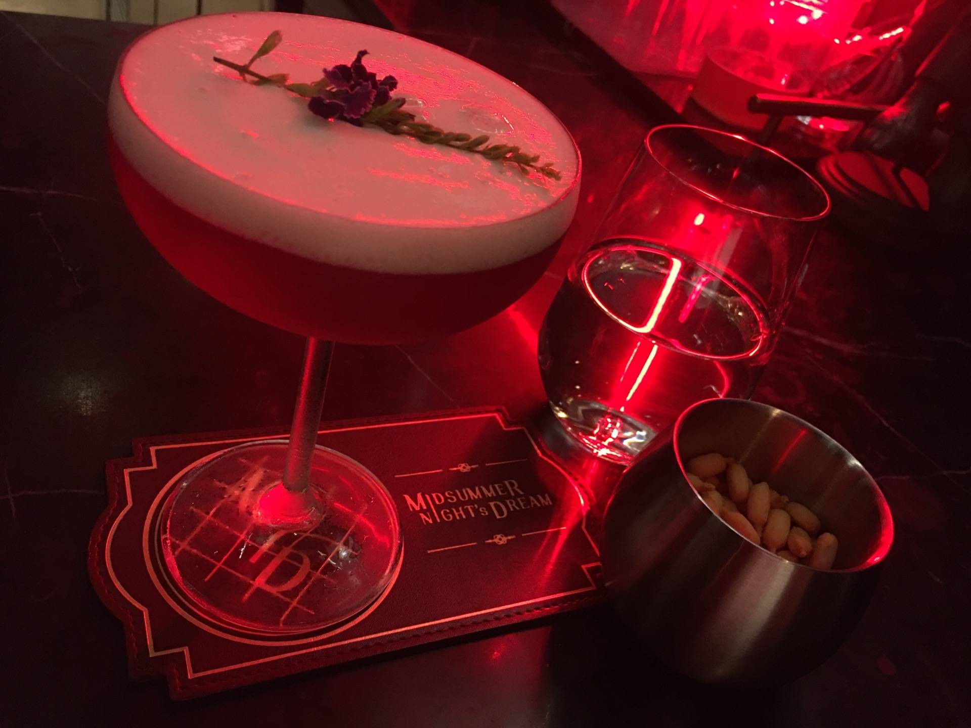 รีวิว Midsummer Night’s Dream Bar ชอบเปรี้ยวอยู่ล่าง ชอบหวานอยู่บน