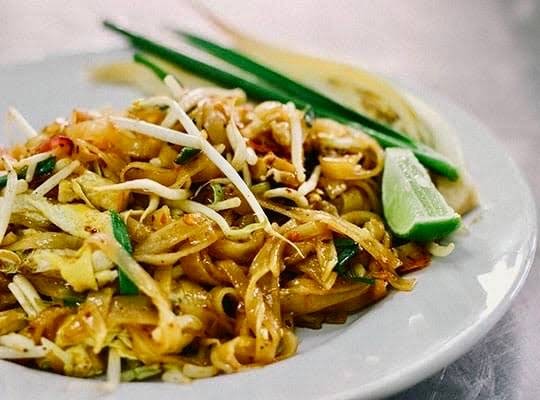 ผัดไทใส่ไข่และก๋วยจั๊บญวณByนายบีม - สั่งอาหารเดลิเวอรี | Wongnai x LINE MAN