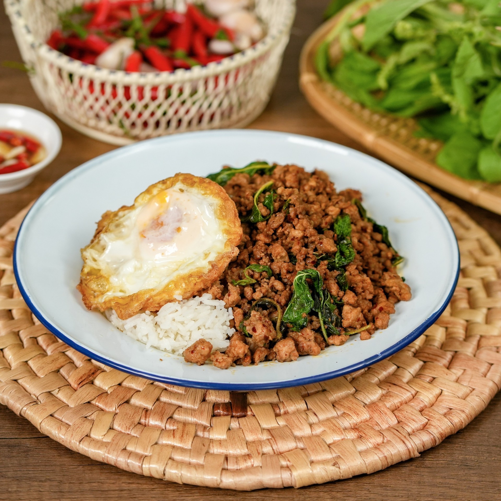 ผัดกะเพราหมูสับไข่ดาว ผัดกะเพราหมูสับไข่ดาว