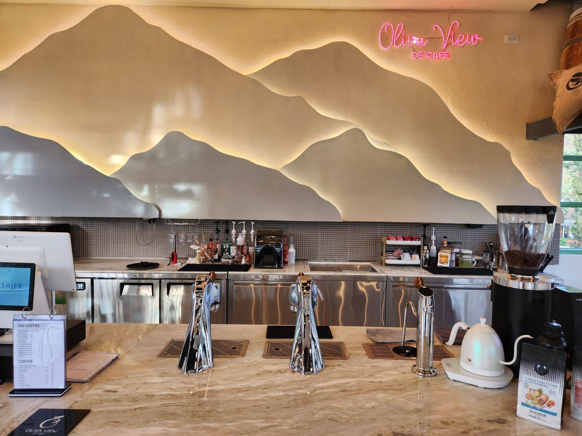 รูป Oliva View De Cafe อยู่ ด้านใน Swiss Valley Hip Resort