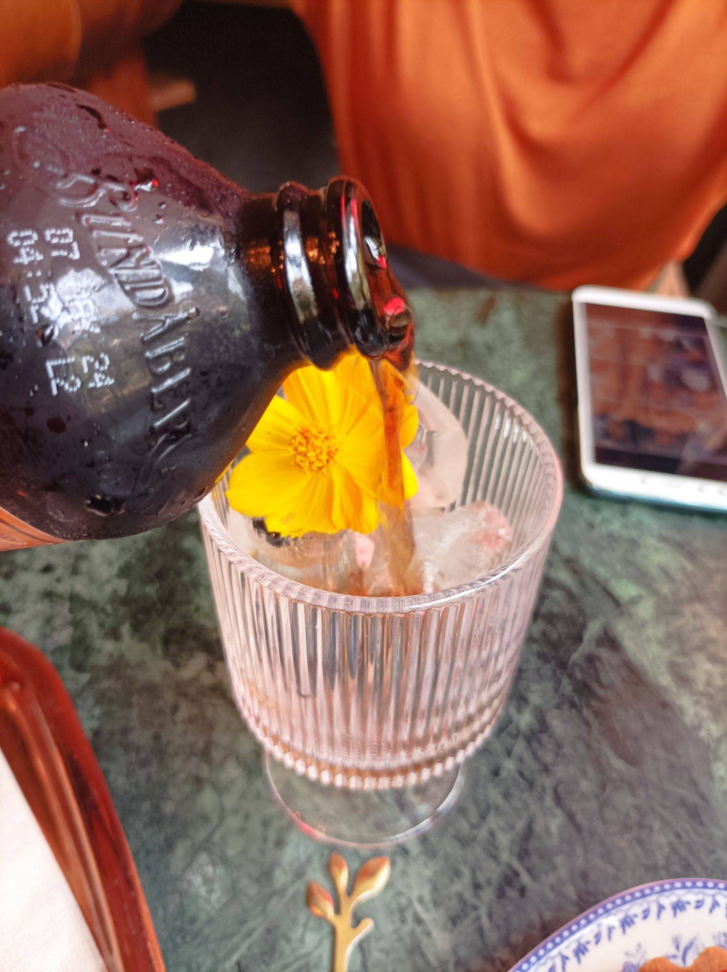 รีวิว Wallflowers Cafe คาเฟ่ย่าน MRT หัวลำโพง