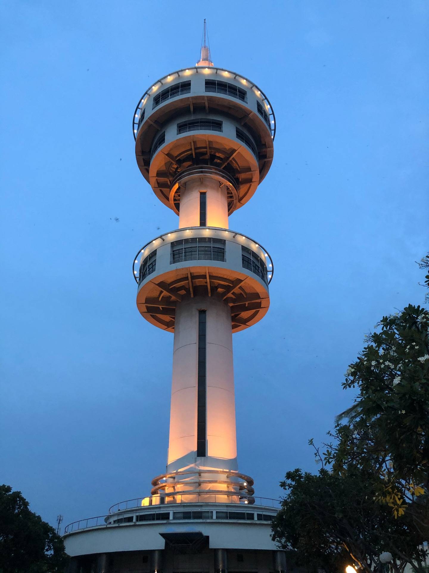 รีวิว หอคอยบรรหาร-แจ่มใส - หอคอยบรรหาร-แจ่มใส