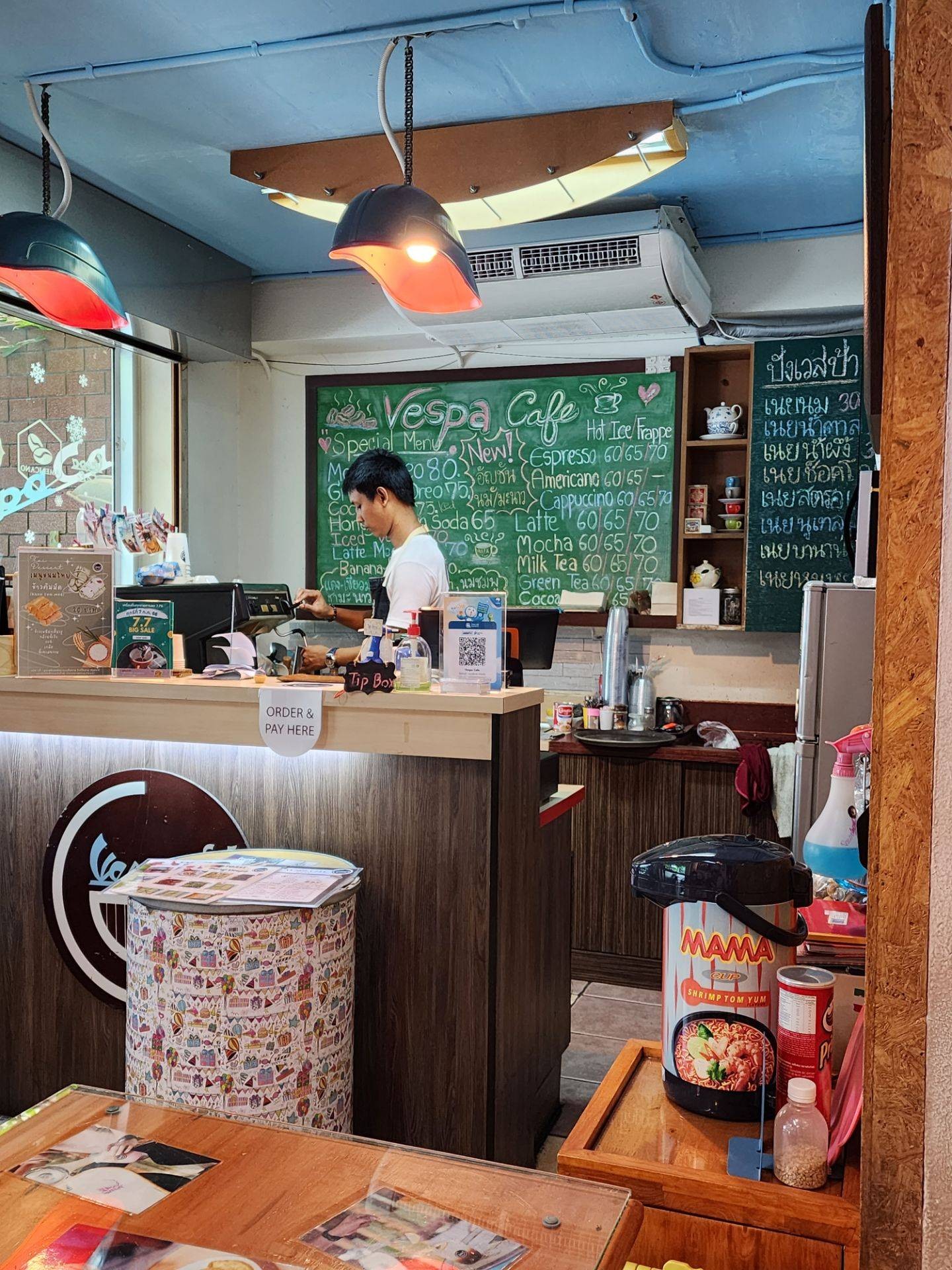 รีวิว Vespa Cafe - Vespa cafe☕️🥤🧇