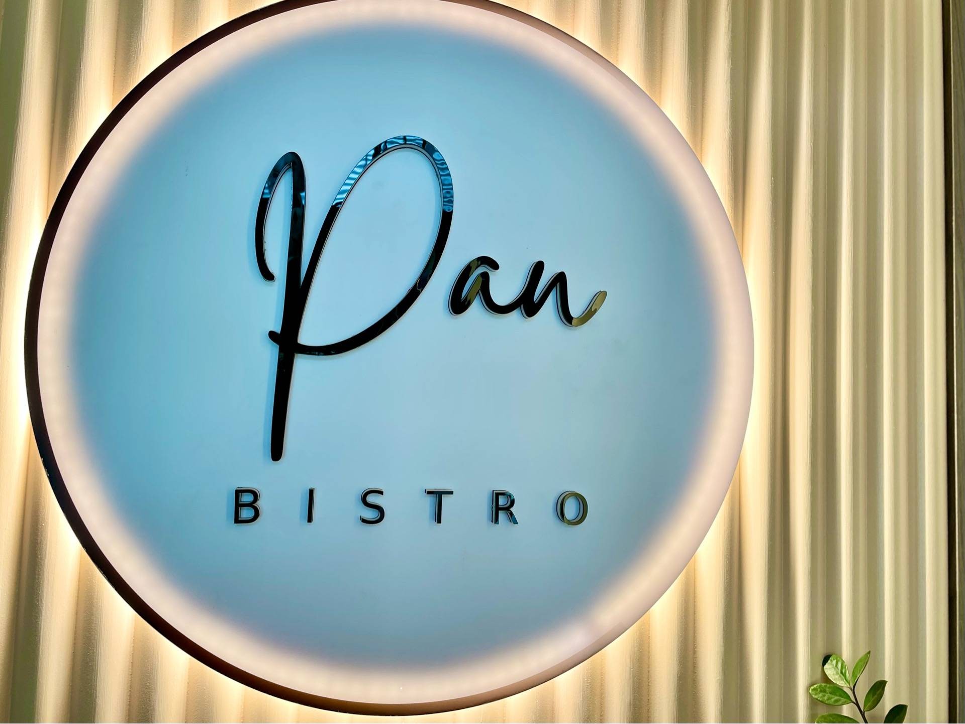 👩🏻🚀 Pan Logo. ร้าน CRUNCH Prachauthit