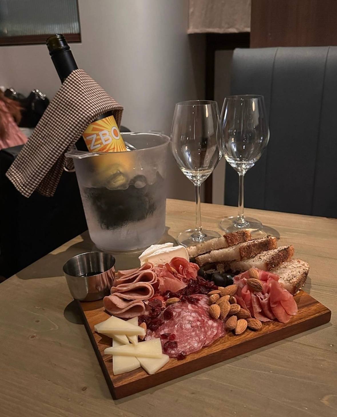 รูป Unscene wine bar