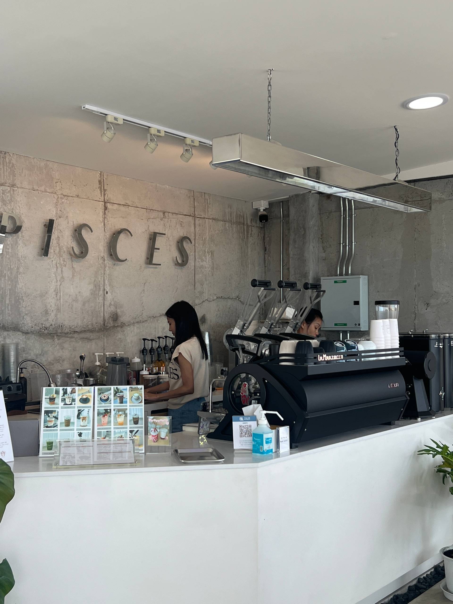 Pisces Cafe - j71fxg1