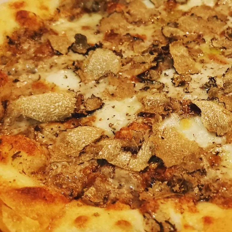 รีวิว Ciccio Wine Cellar & Bistro พิซซ่าทรัฟเฟิลอร่อยมากมาย