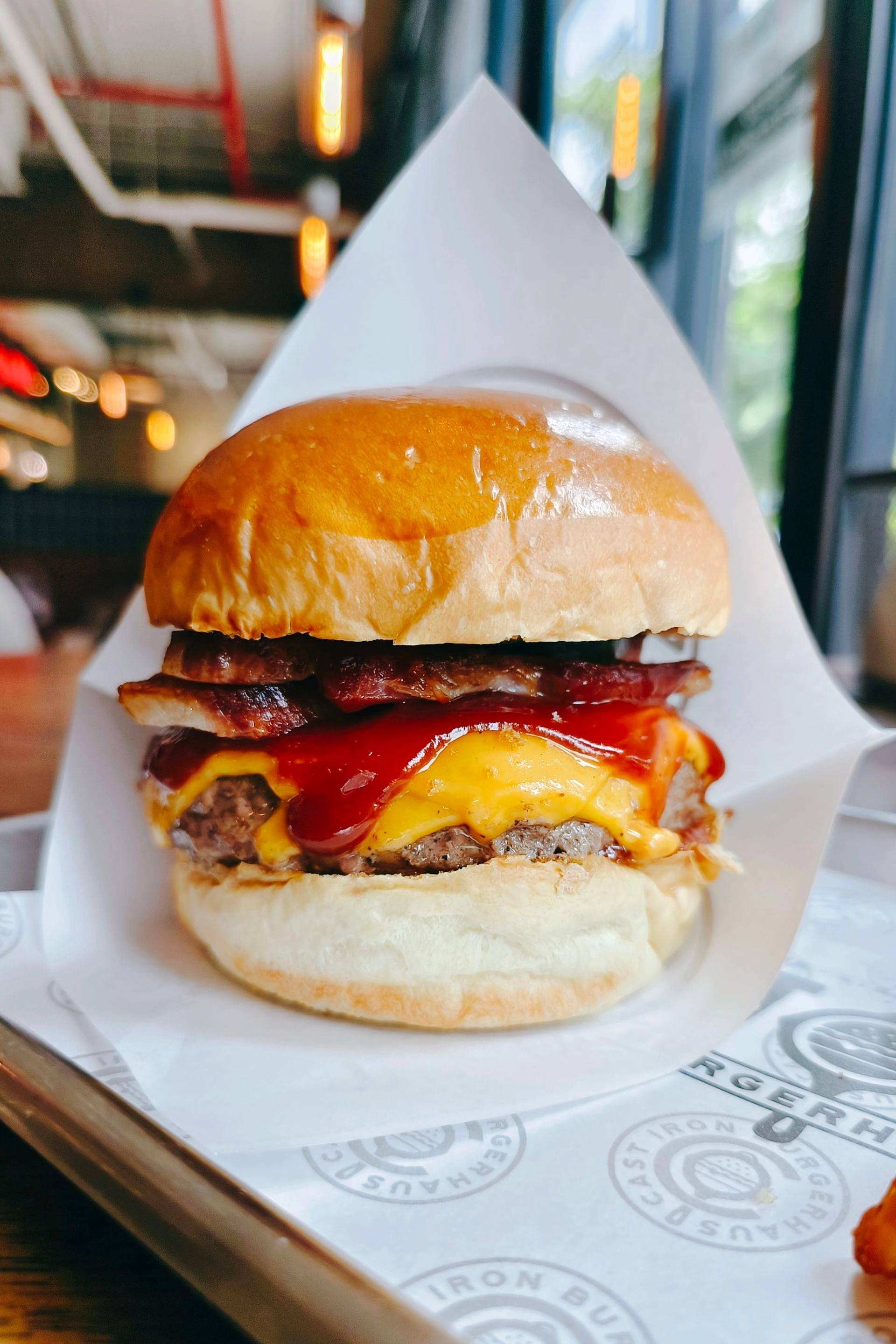 รูป Cast Iron Burgerhaus