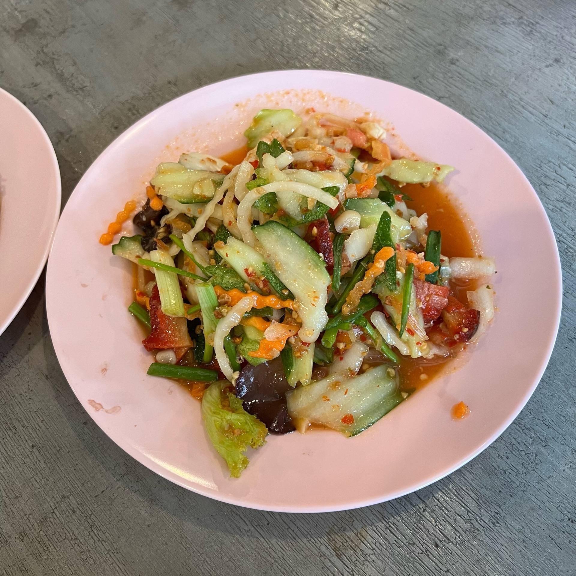 ยำใหญ่เจ ร้าน บ้านสวนครัวคุณจี๊ด