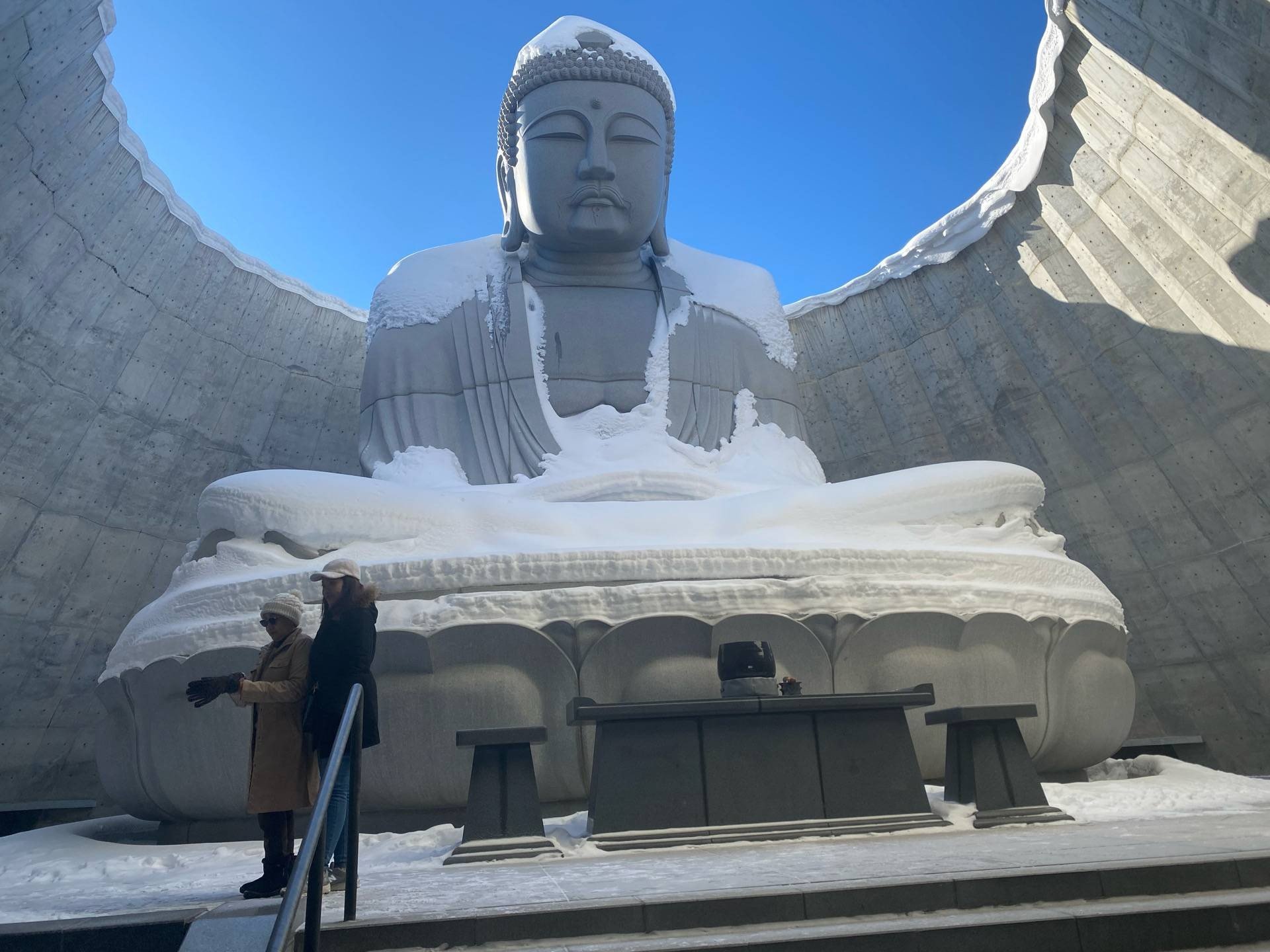 รีวิว Hill of the Buddha - หนาวจนเดินชมไม่ทั่ว