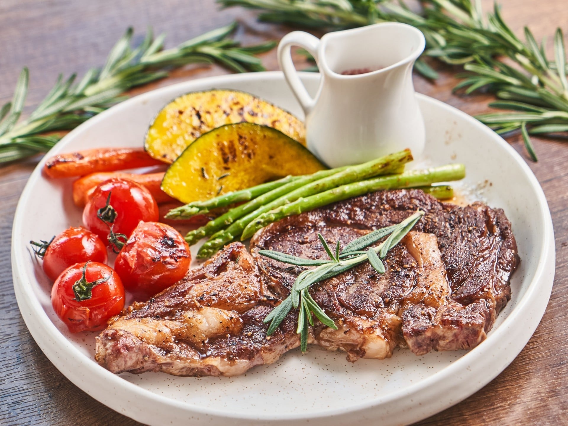 สเต๊กเนื้อไทยวากิวซอสไวน์แดง สเต๊กเนื้อไทยวากิวซอสไวน์แดง