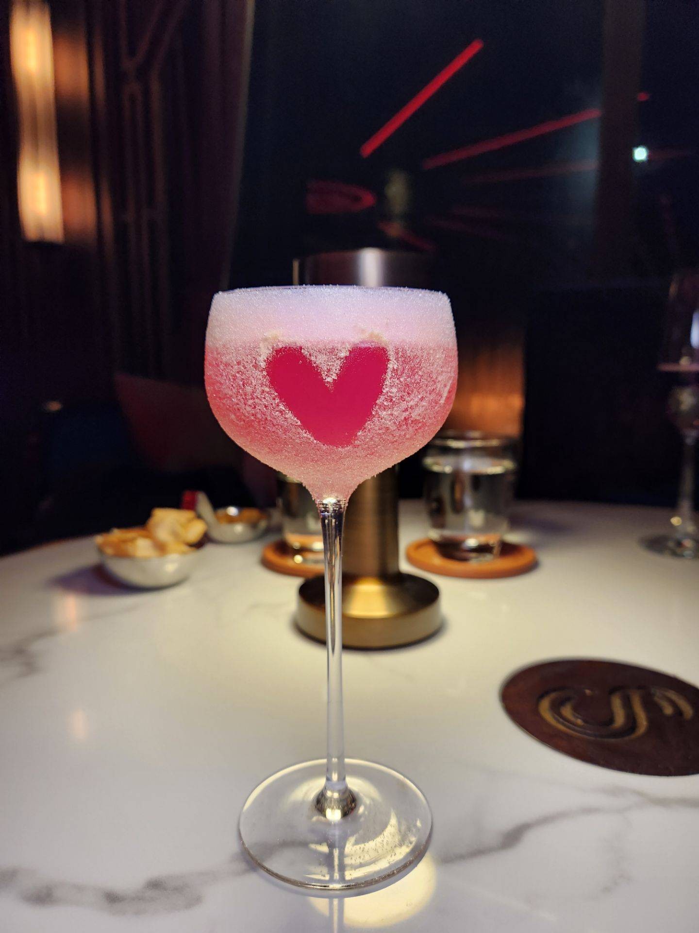 รีวิว The O.S.S. Bar - บาร์ดี บรรยากาศสวยอลังการ เครื่องดื่มมีกิมมิค ...