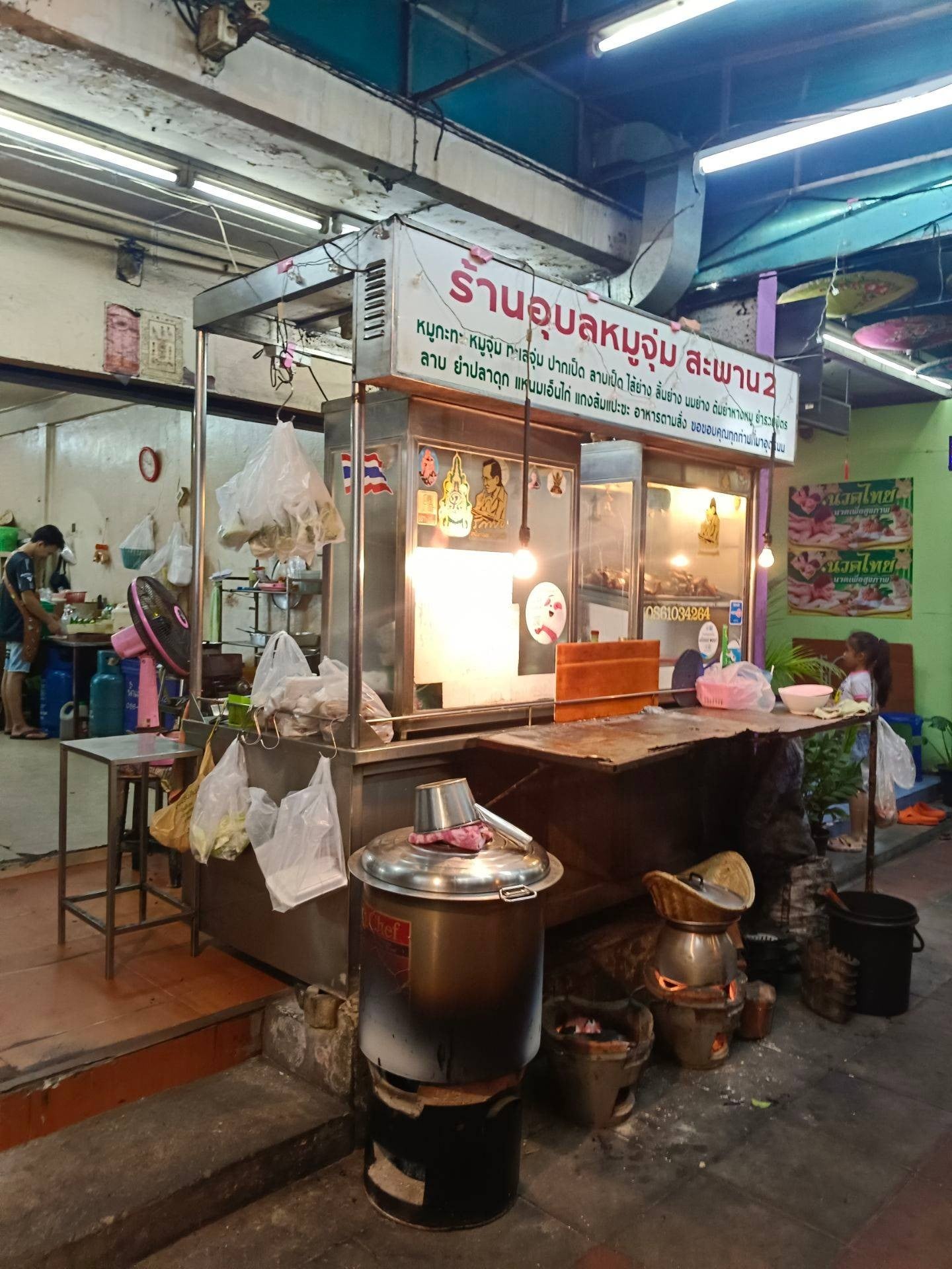 รีวิว อุบลหมูจุ่ม ถนนจันทร์22 ถนนจันทน์ปากซอยจันทน์22 -  ถ้าไม่พร้อมบริการก็เอาออกจากระบบ delivery ไปก่อน เครื่องรับออเดอร์ไม่มี  ลูกค้ารอทานนาน