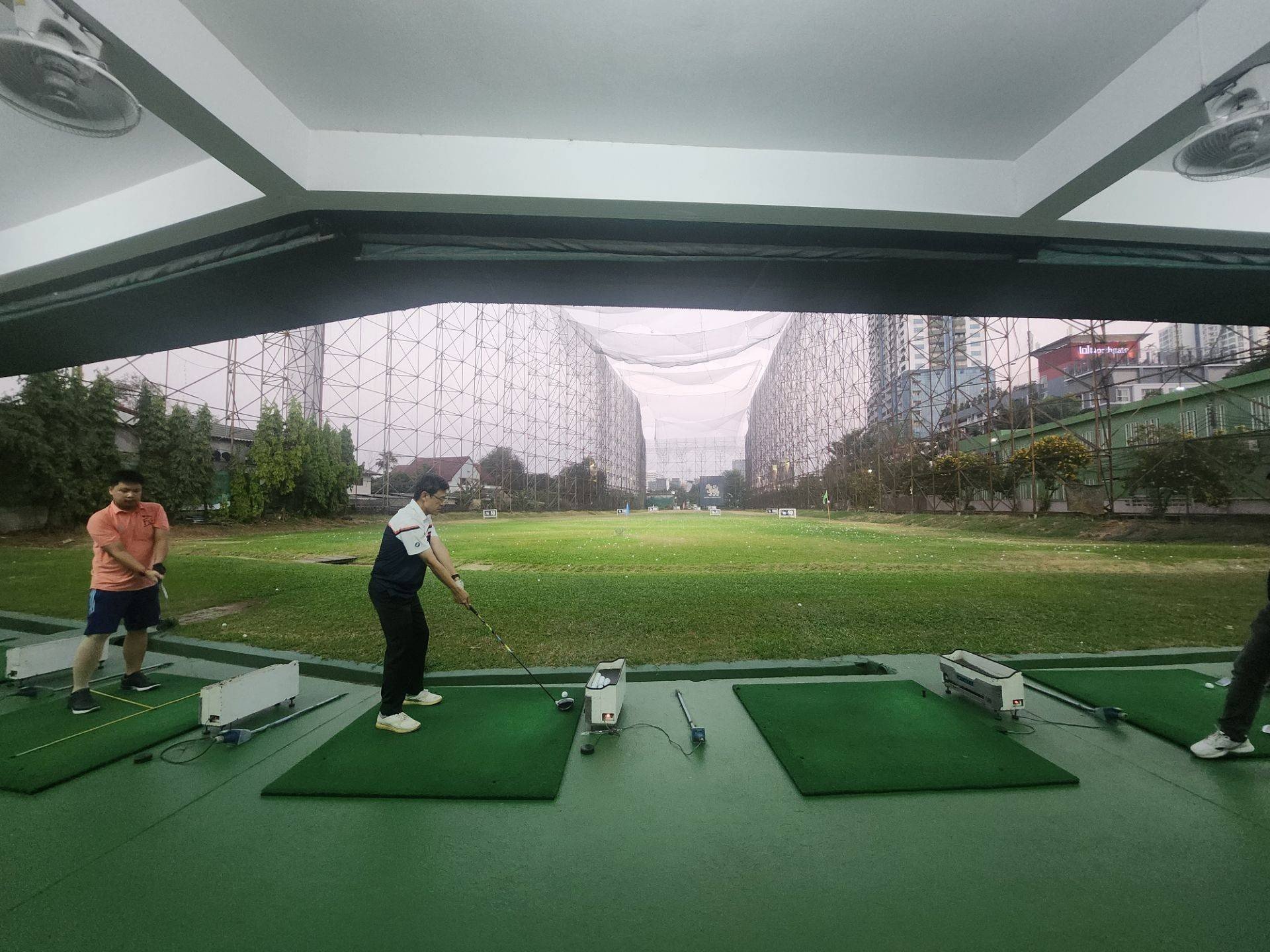 รีวิว Ratchada Vibhavadi Golf สนามไดร์ฟรัชดาวิภาวดีกอล์ฟ - One of the ...