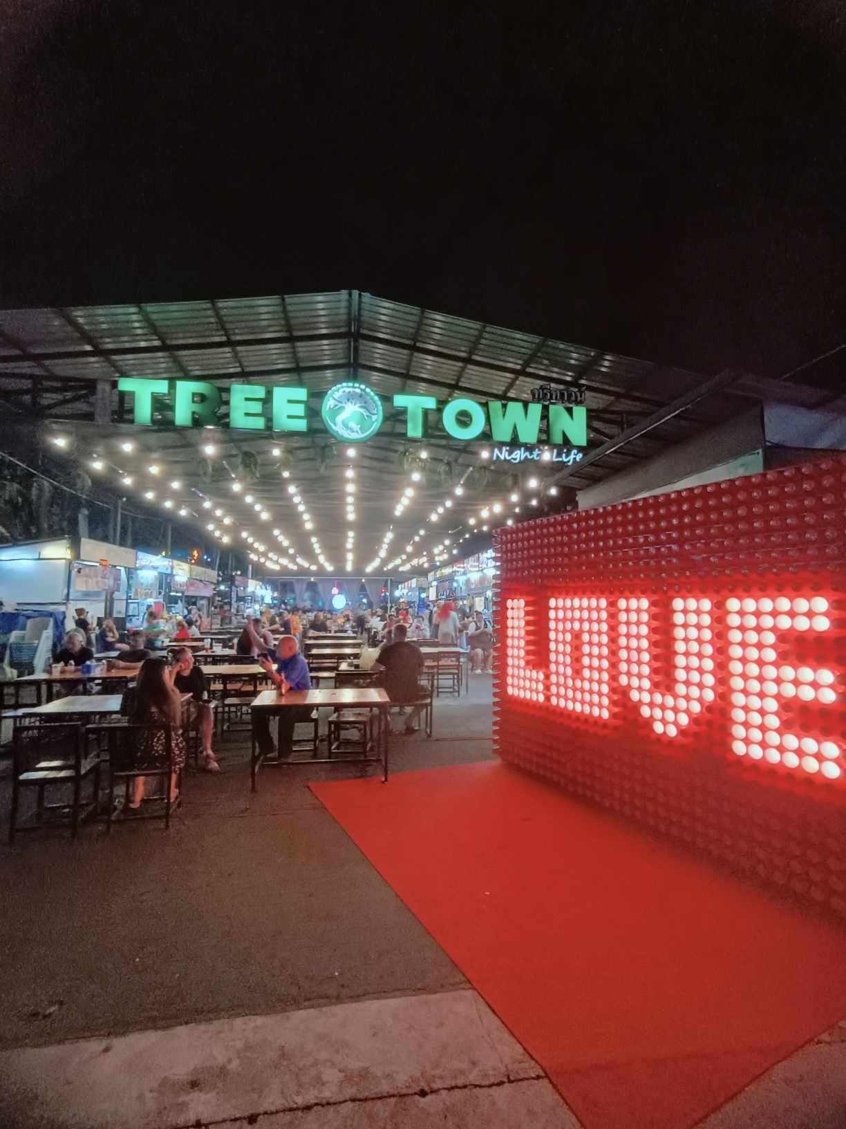 รีวิว Tree Town NightMarket Pattaya - บรรยากาศแบบ Love Love ที่ Tree ...
