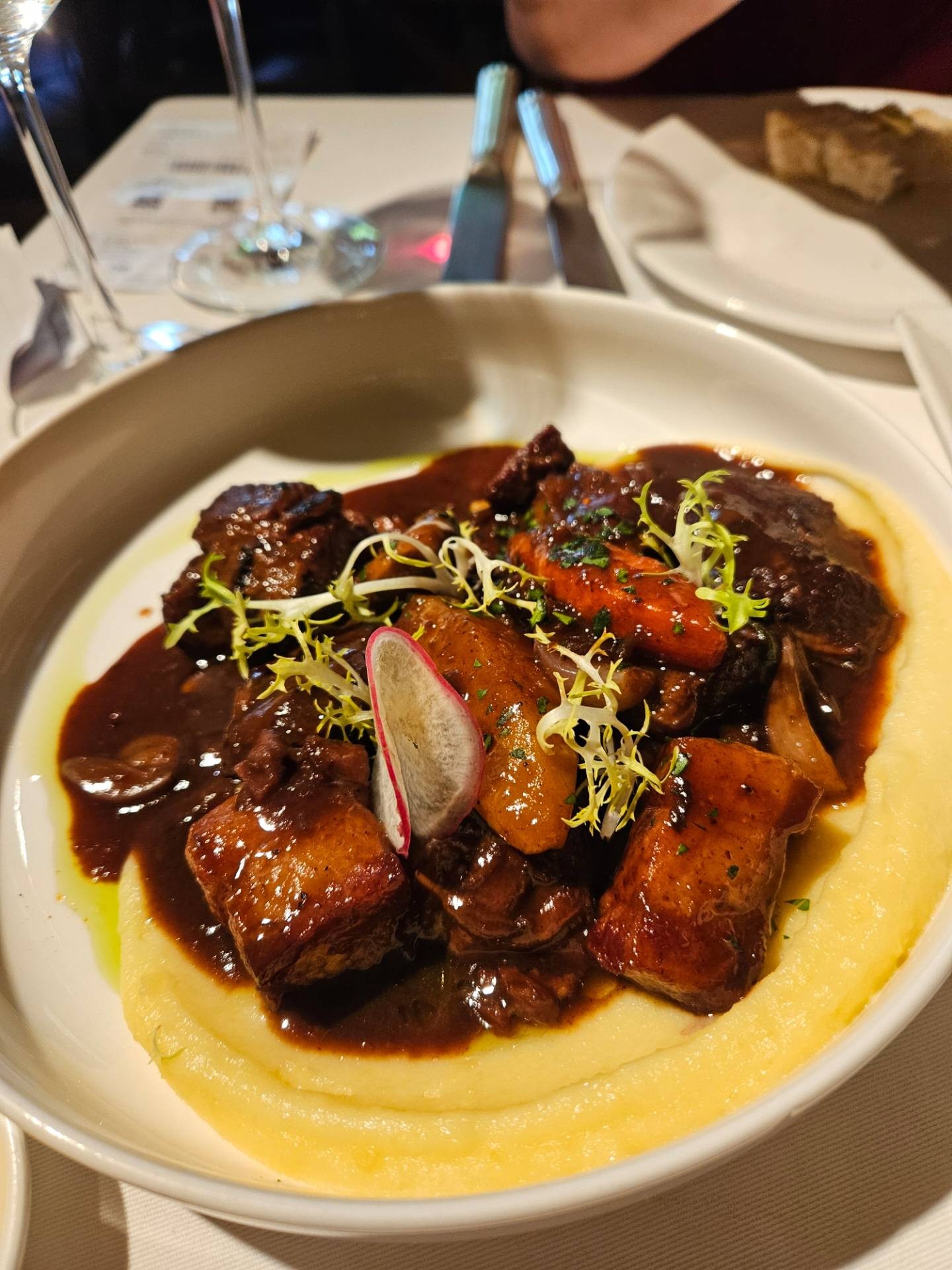 beef bourguignon ร้าน Indigo