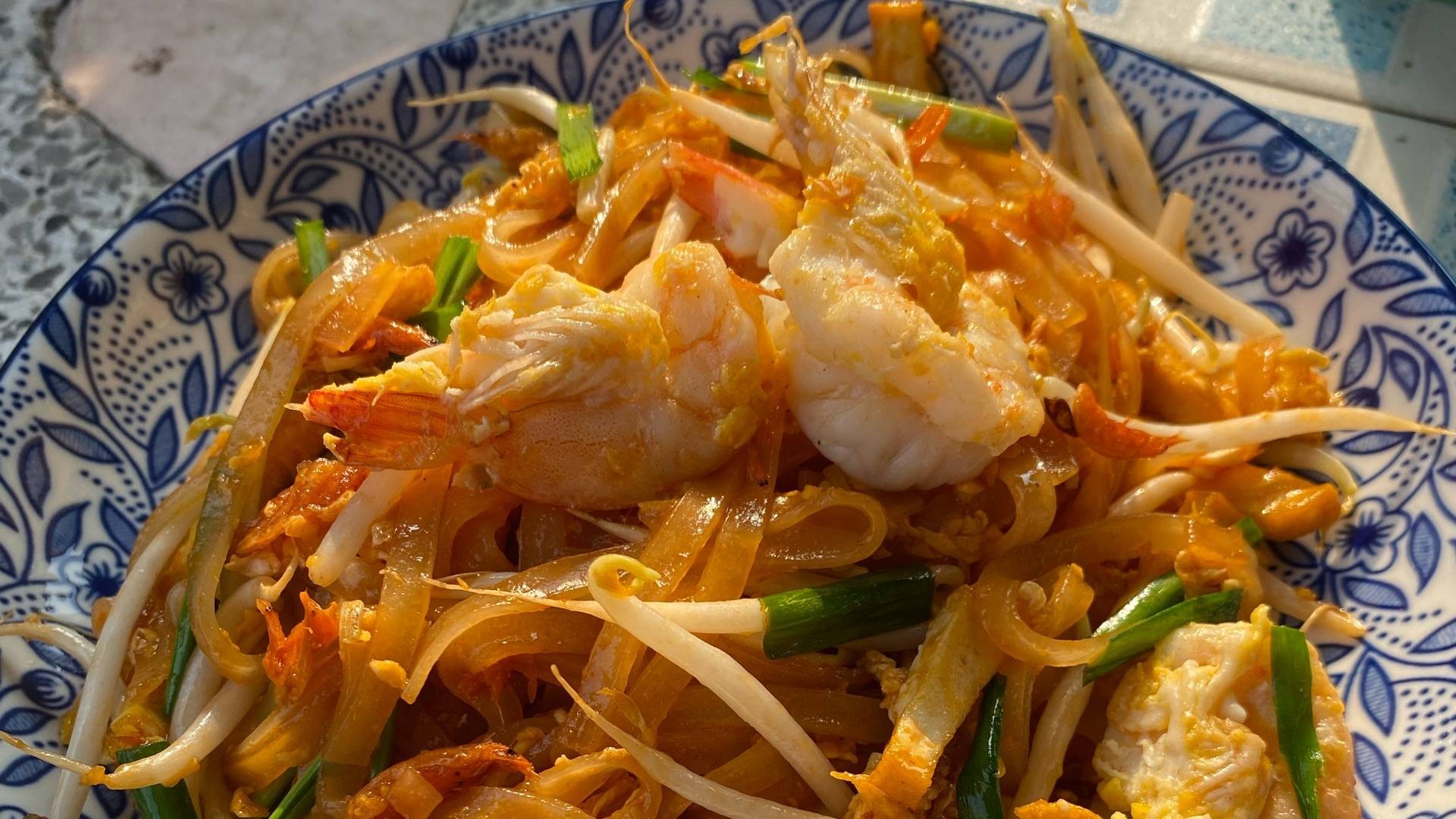 เล็ก ผัดไทกระทะแตก - สั่งอาหารเดลิเวอรี | Wongnai x LINE MAN