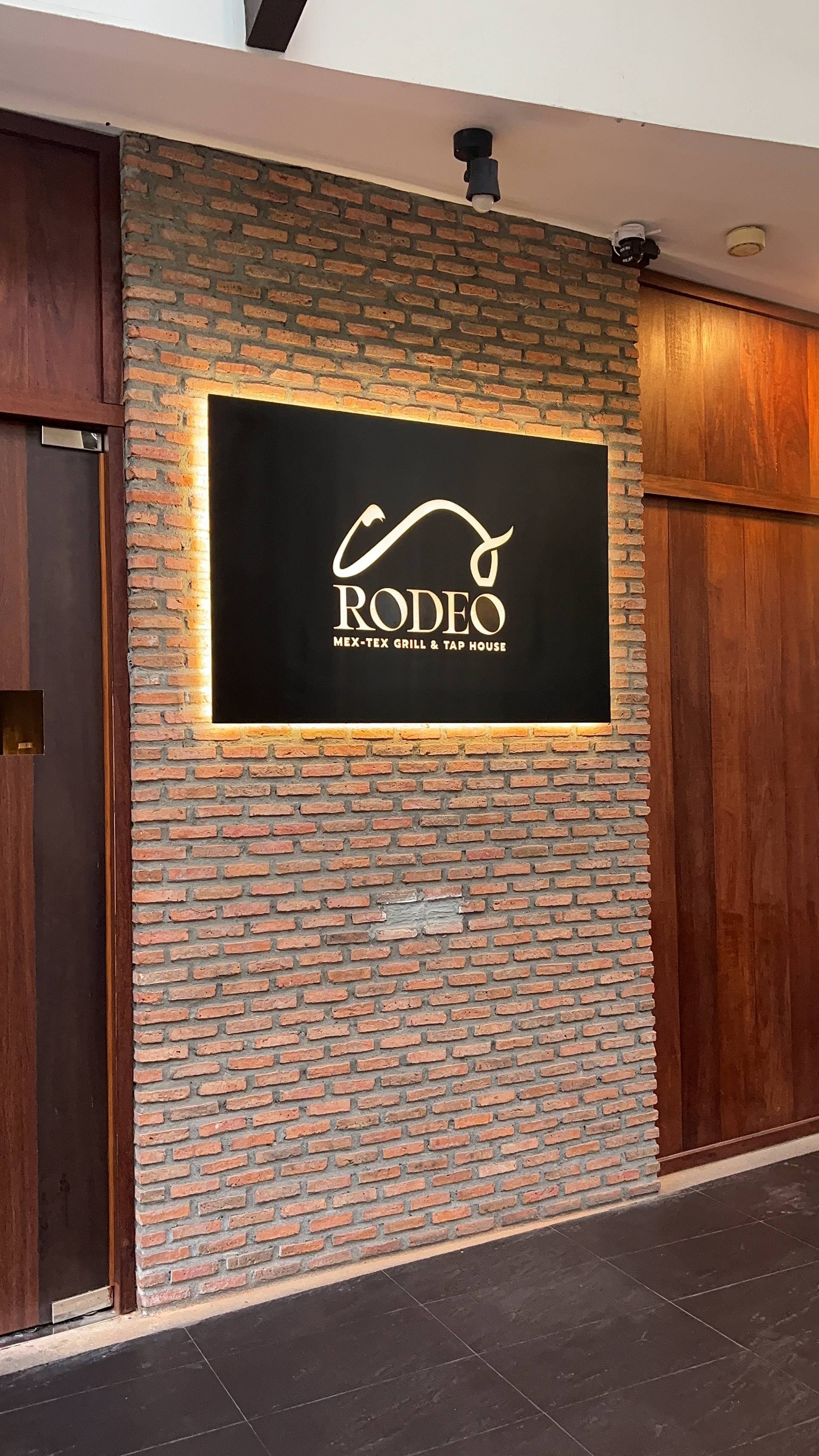 รูป Rodeo MexTex Grill & Tap House