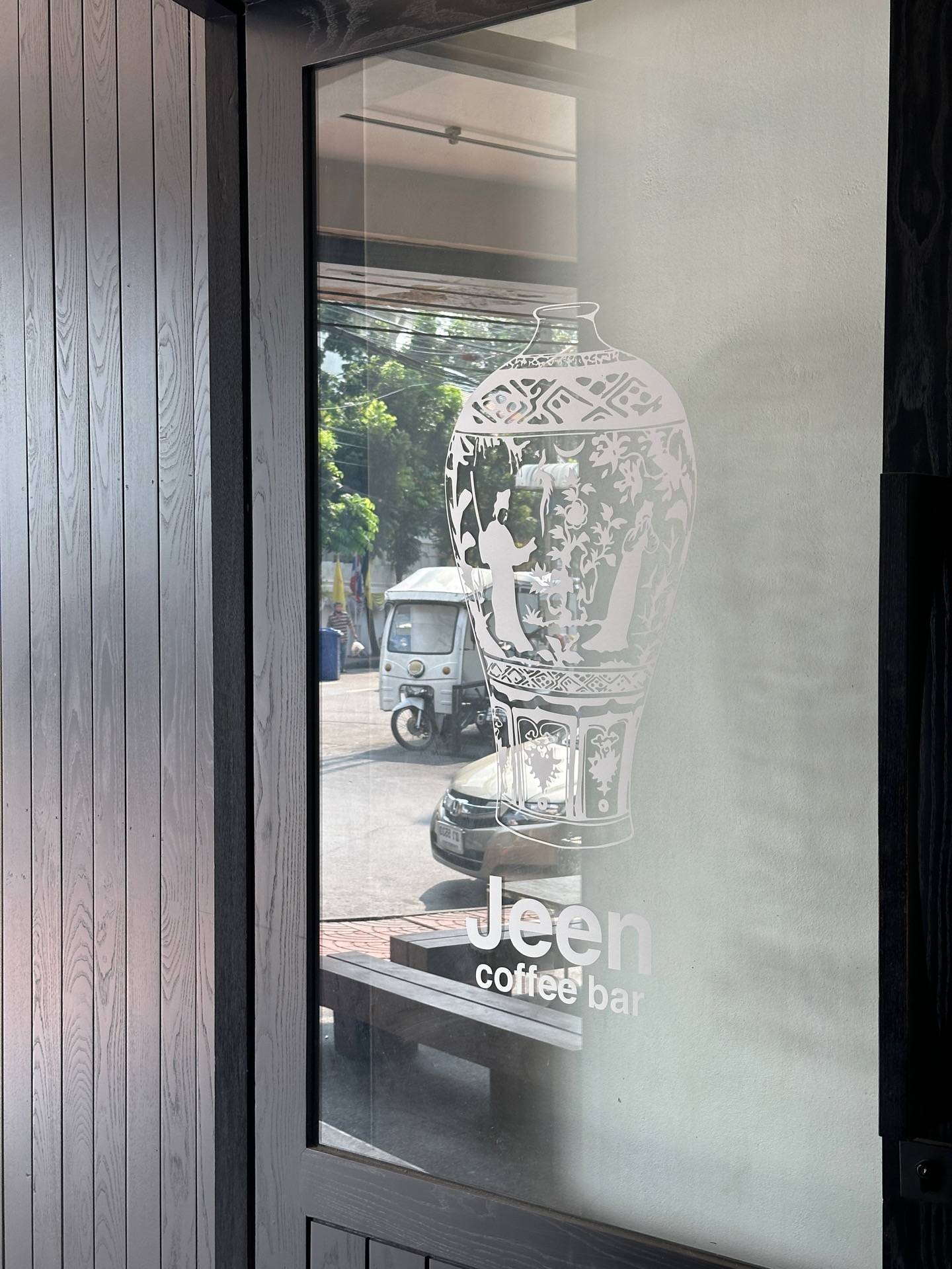 รีวิว Jeen coffee bar - ร้านกาแฟที่มีเมล็ดจากหลายโรงคั่ว บรรยากาศsemi ...