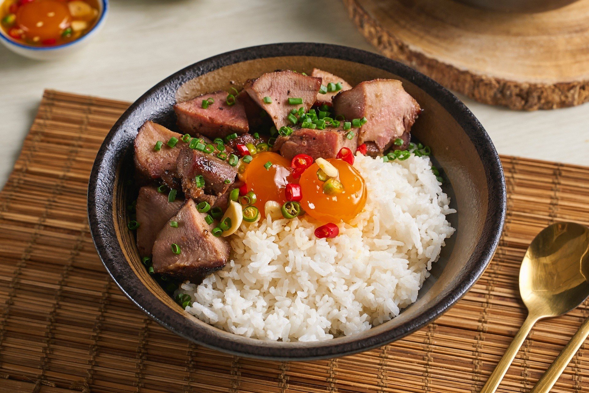 ข้าวหน้าลิ้นวัวไข่ดอง