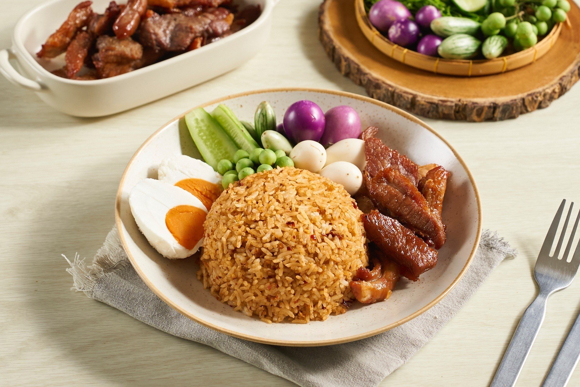 ข้าวคลุกน้ำพริกเนื้อแดดเดียว